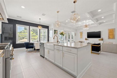 House in Saint Petersburg, Florida 7 bedrooms, 408.86 sq.m. № 1832623 - photo 12