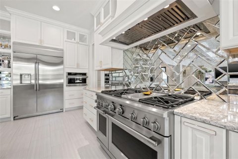 House in Saint Petersburg, Florida 7 bedrooms, 408.86 sq.m. № 1832623 - photo 21