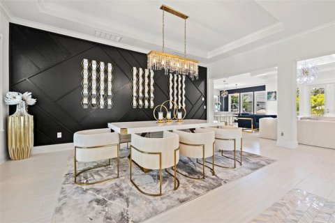 House in Saint Petersburg, Florida 7 bedrooms, 408.86 sq.m. № 1832623 - photo 3