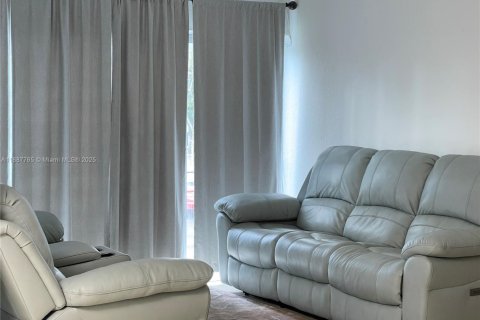 Copropriété à louer à Miami, Floride: 2 chambres, 88.07 m2 № 1941171 - photo 1