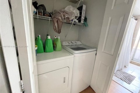 Copropriété à louer à Miami, Floride: 2 chambres, 88.07 m2 № 1941171 - photo 12