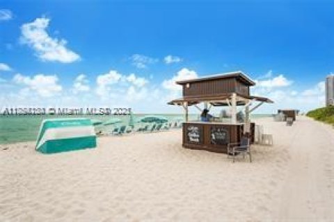 Снять в аренду кондоминиум в Майами-Бич, Флорида 1 спальня, 61.5м2, № 2014972 - фото 23