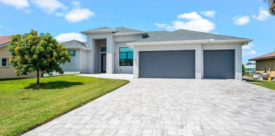 Casa en Port Charlotte, Florida 3 dormitorios, 196.86 m2 № 1374747