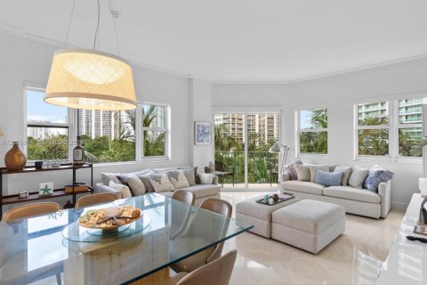 Condo in Aventura, Florida, 3 bedrooms № 2186195 - photo 9