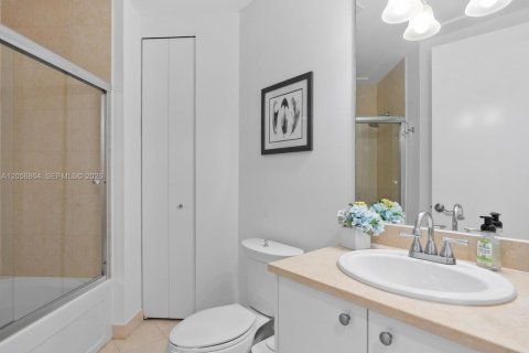 Condo in Aventura, Florida, 3 bedrooms № 2186195 - photo 25