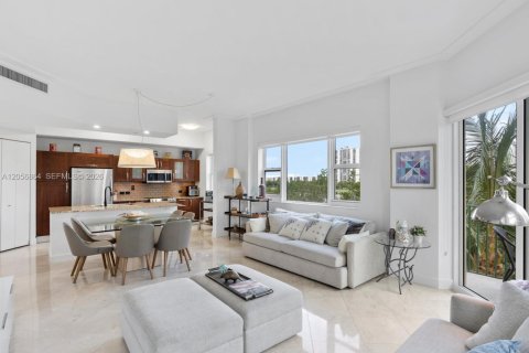 Condo in Aventura, Florida, 3 bedrooms № 2186195 - photo 10