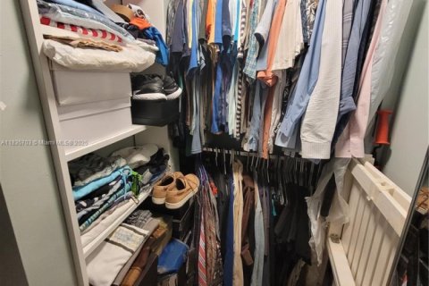 Condo in Miami Beach, Florida, 1 bedroom  № 1818580 - photo 12