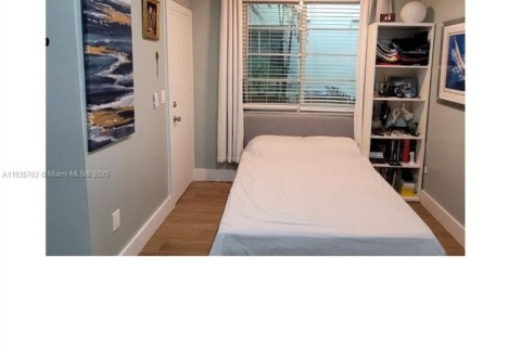 Condo in Miami Beach, Florida, 1 bedroom  № 1818580 - photo 13