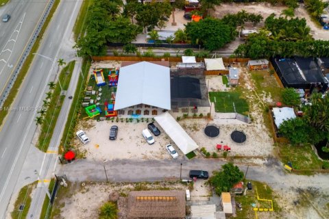 Immobilier commercial à vendre à Miami, Floride № 2082562 - photo 3