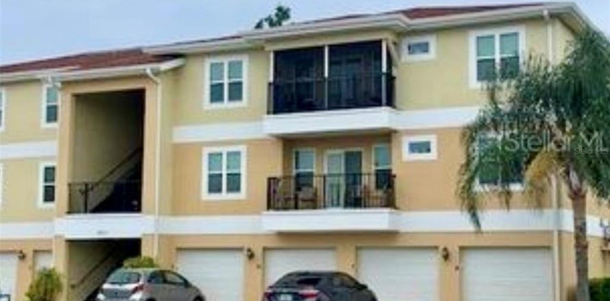 Condominio en New Port Richey, Florida, 3 dormitorios № 1873392