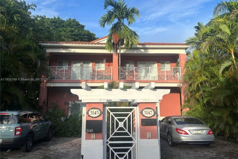 Adosado en alquiler en Miami, Florida, 3 dormitorios, 187.94 m2 № 1952081 - foto 1