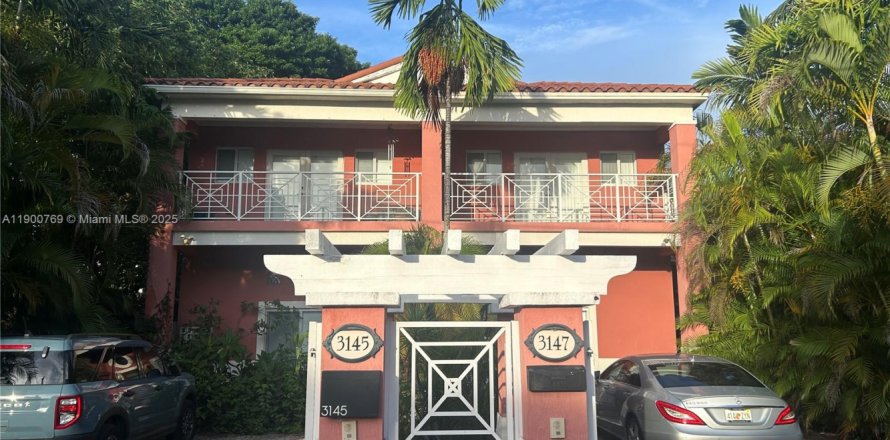 Adosado en Miami, Florida 3 dormitorios, 187.94 m2 № 1952081