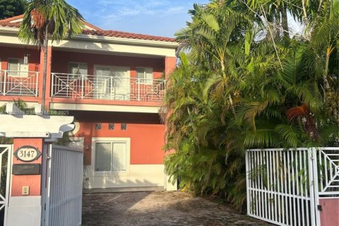 Adosado en alquiler en Miami, Florida, 3 dormitorios, 187.94 m2 № 1952081 - foto 2