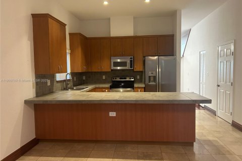 Adosado en alquiler en Miami, Florida, 3 dormitorios, 187.94 m2 № 1952081 - foto 13