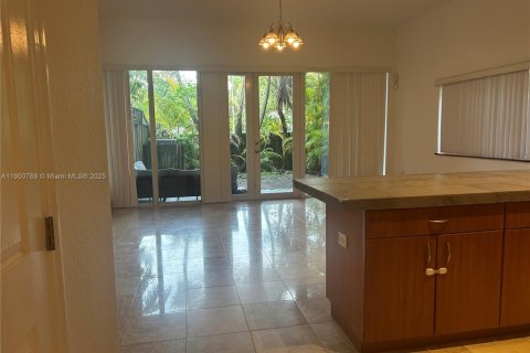 Adosado en alquiler en Miami, Florida, 3 dormitorios, 187.94 m2 № 1952081 - foto 14