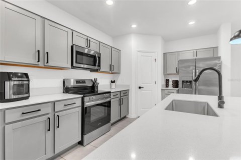 House in Winter Haven, Florida 4 bedrooms, 179.58 sq.m. № 2238055 - photo 9