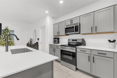 House in Winter Haven, Florida 4 bedrooms, 179.58 sq.m. № 2238055 - photo 8