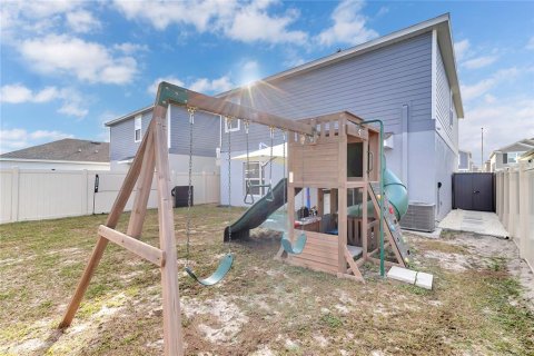 House in Winter Haven, Florida 4 bedrooms, 179.58 sq.m. № 2238055 - photo 24