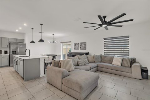 House in Winter Haven, Florida 4 bedrooms, 179.58 sq.m. № 2238055 - photo 3