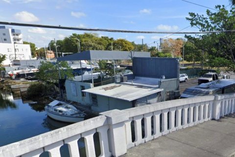 Propiedad comercial en alquiler en Miami, Florida № 1159749 - foto 1