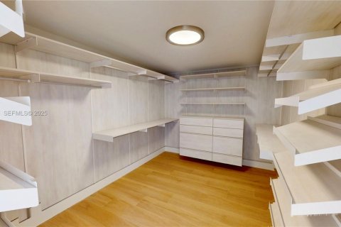 Купить виллу или дом в Корал-Гейблс, Флорида 3 спальни, № 1986317 - фото 22