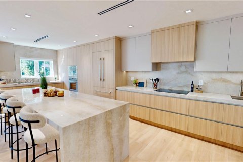 Купить виллу или дом в Корал-Гейблс, Флорида 3 спальни, № 1986317 - фото 12