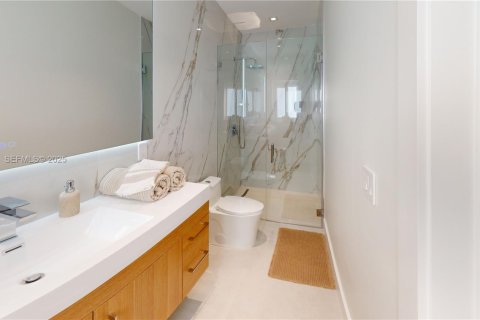 Купить виллу или дом в Корал-Гейблс, Флорида 3 спальни, № 1986317 - фото 25