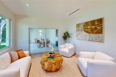 Купить виллу или дом в Корал-Гейблс, Флорида 3 спальни, № 1986317 - фото 15