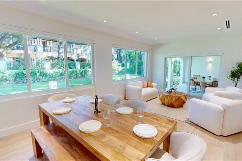 Купить виллу или дом в Корал-Гейблс, Флорида 3 спальни, № 1986317 - фото 13