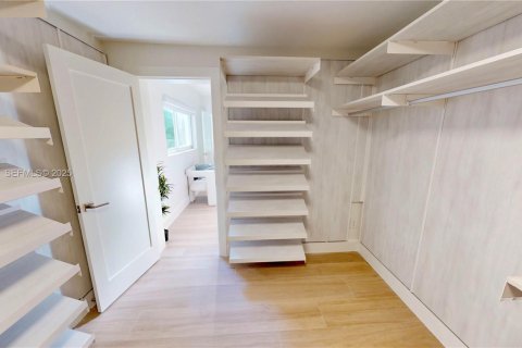 Купить виллу или дом в Корал-Гейблс, Флорида 3 спальни, № 1986317 - фото 23