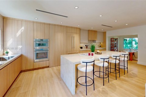 Купить виллу или дом в Корал-Гейблс, Флорида 3 спальни, № 1986317 - фото 8