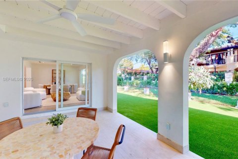 Купить виллу или дом в Корал-Гейблс, Флорида 3 спальни, № 1986317 - фото 27