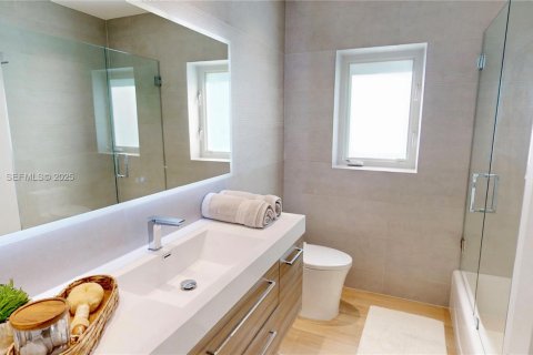 Купить виллу или дом в Корал-Гейблс, Флорида 3 спальни, № 1986317 - фото 17