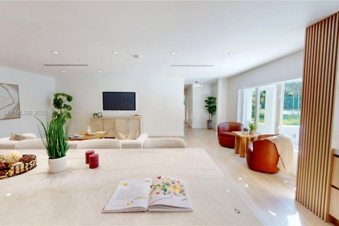 Купить виллу или дом в Корал-Гейблс, Флорида 3 спальни, № 1986317 - фото 10