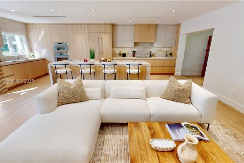 Купить виллу или дом в Корал-Гейблс, Флорида 3 спальни, № 1986317 - фото 6