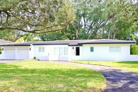 Купить виллу или дом в Корал-Гейблс, Флорида 3 спальни, № 1986317 - фото 28