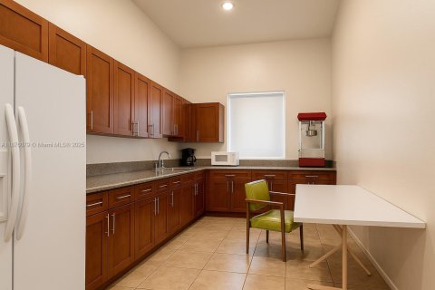 Condo in Miami, Florida, 2 bedrooms  № 1921195 - photo 21