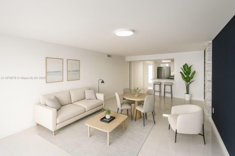Condo in Miami, Florida, 2 bedrooms  № 1921195 - photo 8