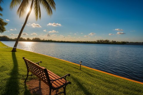 Condo in Miami, Florida, 2 bedrooms  № 1921195 - photo 14