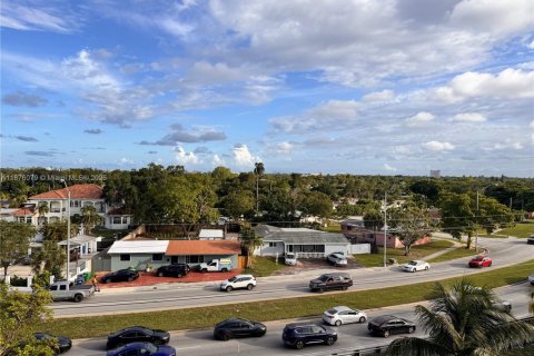 Condo in Miami, Florida, 2 bedrooms  № 1921195 - photo 11