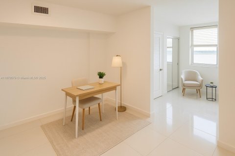 Condo in Miami, Florida, 2 bedrooms  № 1921195 - photo 6