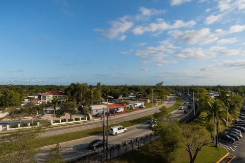 Condo in Miami, Florida, 2 bedrooms  № 1921195 - photo 12