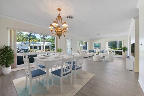 House in Lauderdale-by-the-Sea, Florida 3 bedrooms, 198.44 sq.m. № 2262482 - photo 4