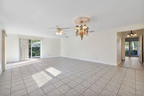 House in Lauderdale-by-the-Sea, Florida 3 bedrooms, 198.44 sq.m. № 2262482 - photo 17