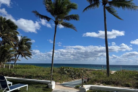 House in Lauderdale-by-the-Sea, Florida 3 bedrooms, 198.44 sq.m. № 2262482 - photo 30