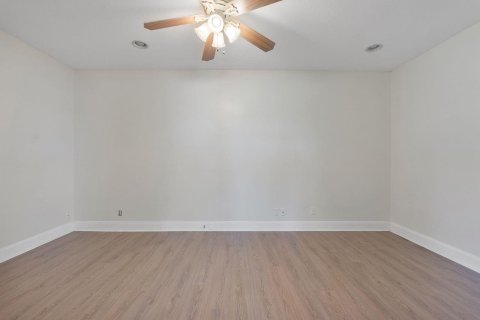 House in Lauderdale-by-the-Sea, Florida 3 bedrooms, 198.44 sq.m. № 2262482 - photo 19