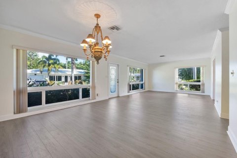 House in Lauderdale-by-the-Sea, Florida 3 bedrooms, 198.44 sq.m. № 2262482 - photo 5