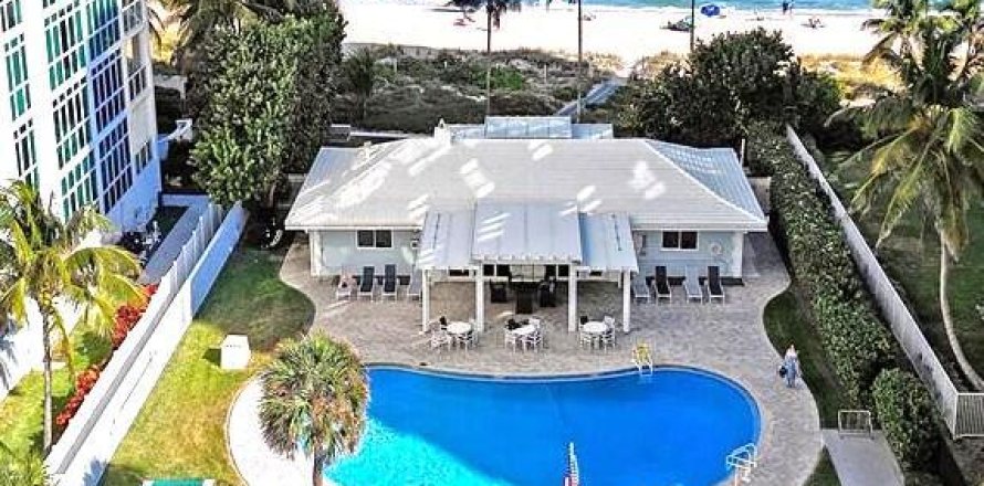 House in Lauderdale-by-the-Sea, Florida 3 bedrooms, 198.44 sq.m. № 2262482