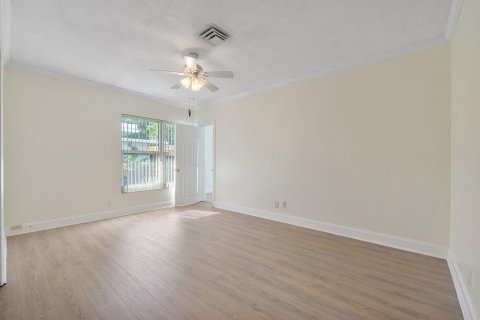 House in Lauderdale-by-the-Sea, Florida 3 bedrooms, 198.44 sq.m. № 2262482 - photo 11