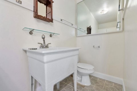 House in Lauderdale-by-the-Sea, Florida 3 bedrooms, 198.44 sq.m. № 2262482 - photo 21